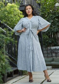 Nurode Plus Size Lace Trim Tie Front Maxi Dress